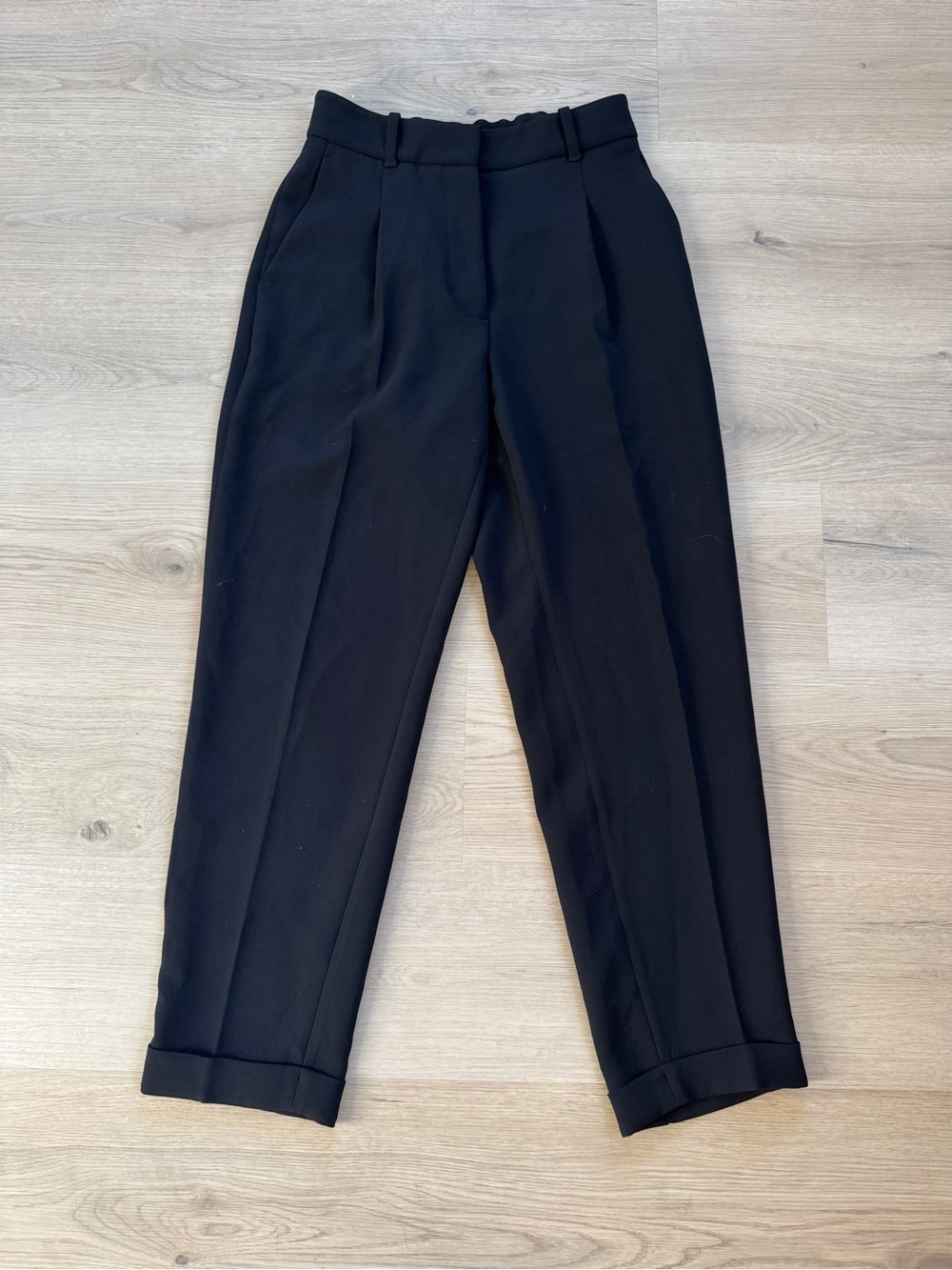 Aritzia Black Cropped Pleated Trousers